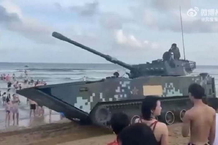  Çin ordusu Tayvan yaxınlığındakı çimərliyə tanklar çıxardı -    VİDEO    