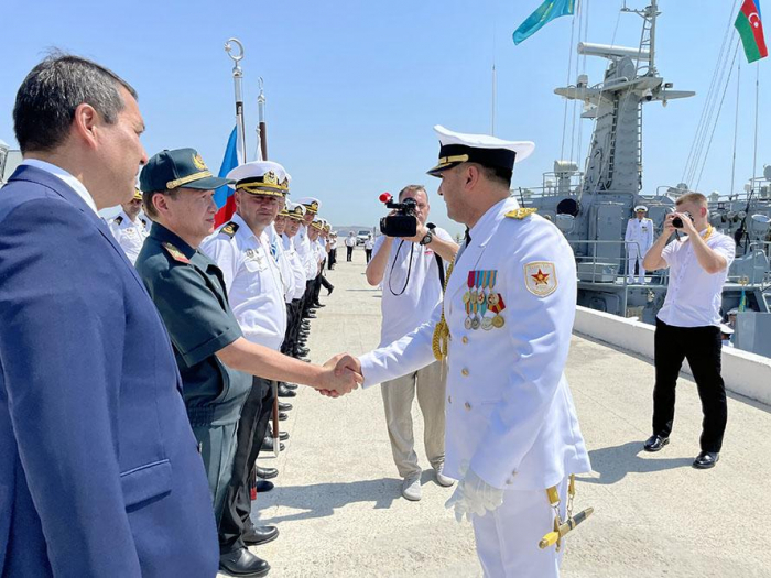 Qazaxıstanın hərbi gəmiləri Bakıya gəlib  
