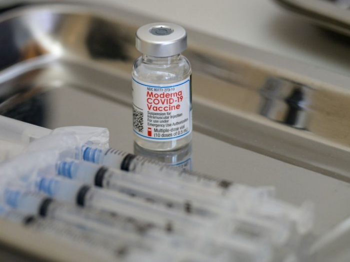 Le Royaume-Uni approuve une nouvelle version du vaccin Moderna ciblant le variant Omicron