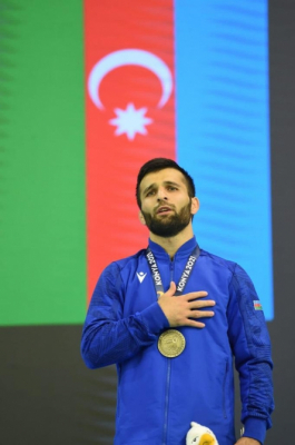 Luchador azerbaiyano gana la medalla de oro en los V Juegos de Solidaridad Islámica