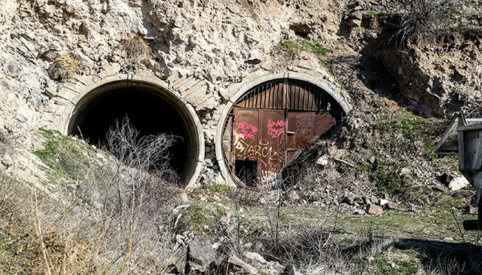    Rus qızının İrəvan metrosunun tunelindəki çəkilişi narazılıq yaratdı   