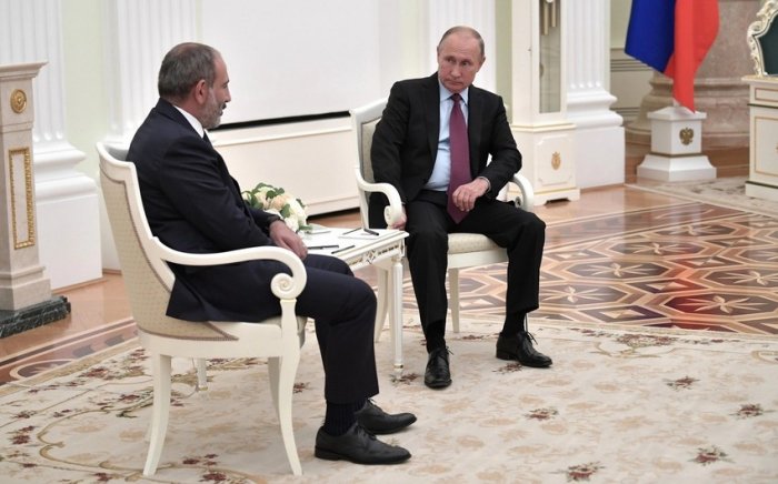    Putin Paşinyanla üçtərəfli bəyanatların icrasını müzakirə etdi     
