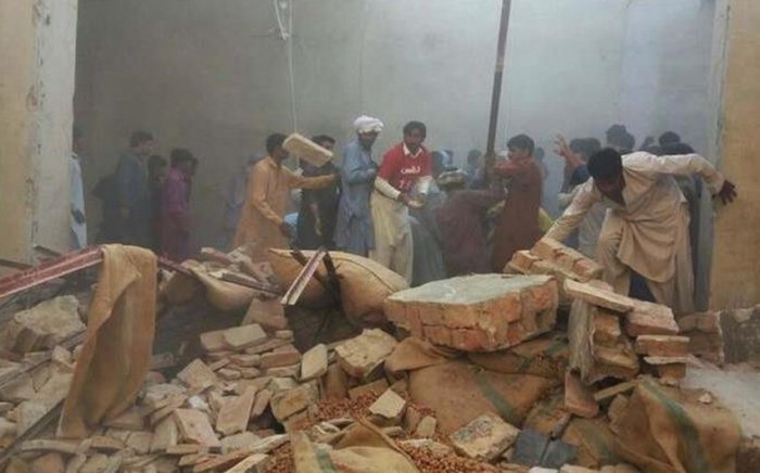 Məscidin damı uçdu:    15 ölü  
   