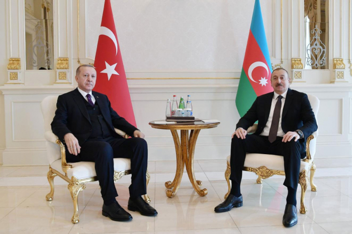 Le président Ilham Aliyev félicite son homologue turc