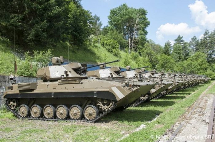    Slovakiya Ukraynaya BMP-lər verir   