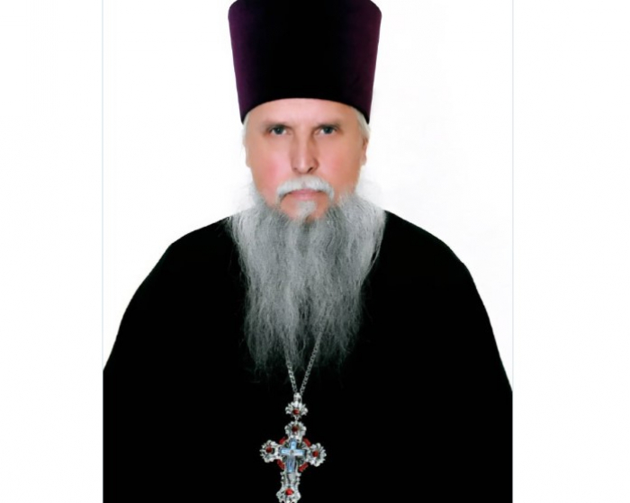    Baş keşişi kilsədə bıçaqlayıb öldürdülər   