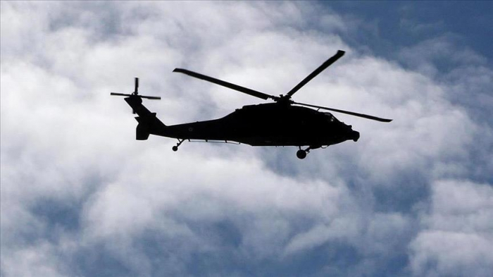 Un hélicoptère transportant des officiers supérieurs de l