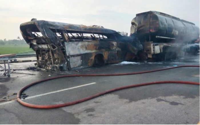Pakistanda avtobusla yük maşını toqquşub:   20 ölü   