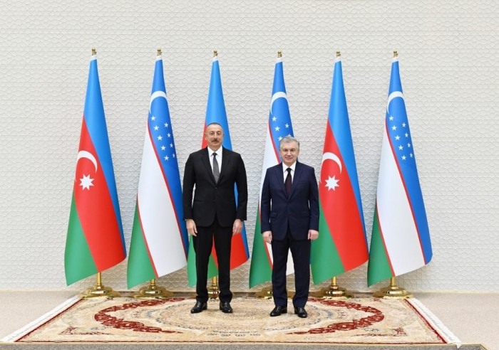   Präsident Ilham Aliyev gratuliert dem usbekischen Amtskollegen  