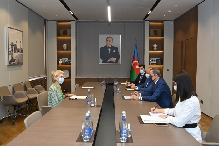   Aserbaidschanischer Außenminister trifft sich mit UNESCO-Botschafterin  