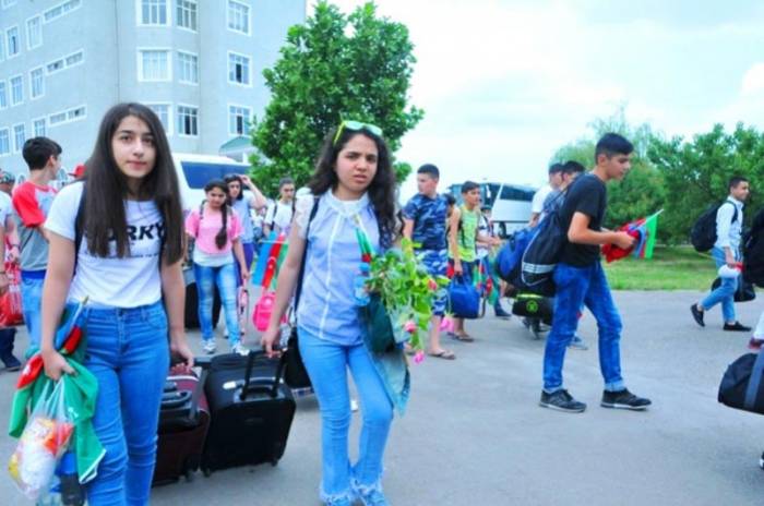 Nazirlik: "Şagirdlər üçün yay düşərgələrinin təşkili aktual deyil" Nazirlik: "Şagirdlər üçün yay düşərgələrinin təşkili aktual deyil"