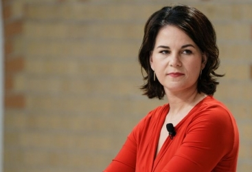    "Almaniya Ukraynaya lazım olan qədər silah verəcək" -     Annalena Berbok      
