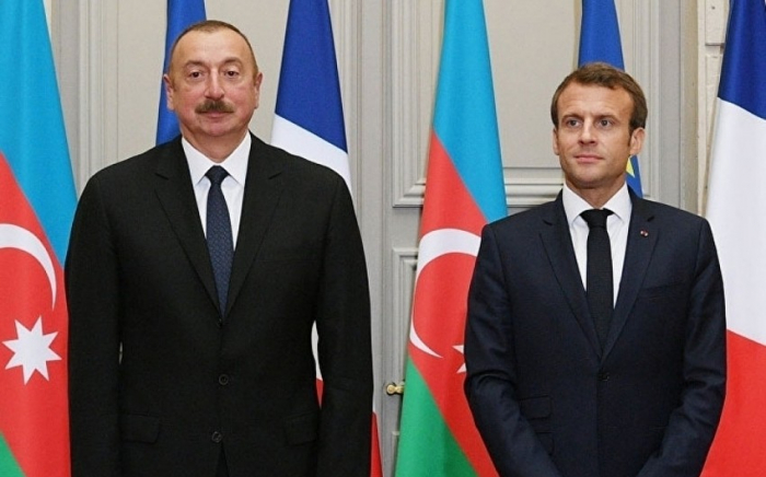   Emmanuel Macron rief Präsident Ilham Aliyev an  
