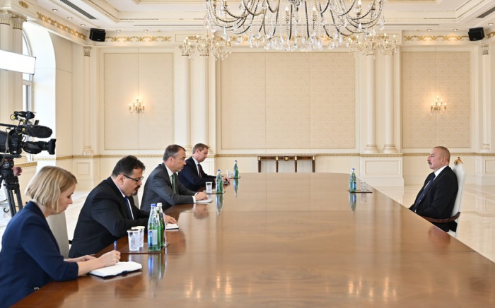   Presidente Ilham Aliyev recibe al representante especial de la Unión Europea  
