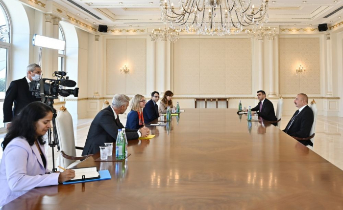   Präsident Ilham Aliyev empfängt regionale Vizepräsidentin der Weltbank für Europa und Zentralasien  