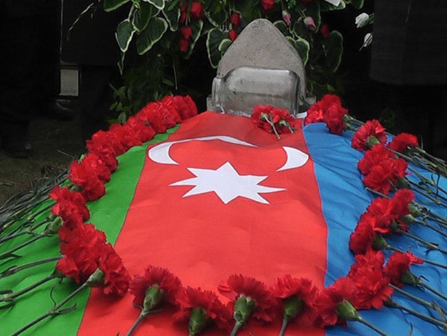 Şəhid gizir Məhəmməd Məmmədov Biləsuvarda torpağa tapşırılıb
Şəhid gizir Məhəmməd Məmmədov Biləsuvarda torpağa tapşırılıb