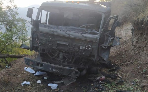   Des véhicules militaires arméniens détruits par l