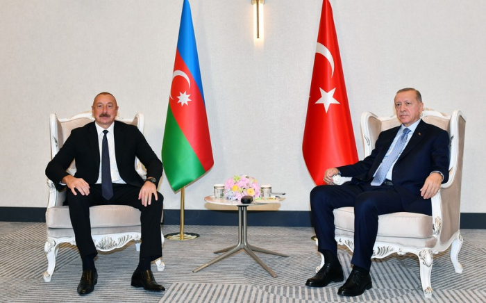   In Samarkand kam es zu einem Treffen zwischen Ilham Aliyev und Erdogan   - FOTOS    