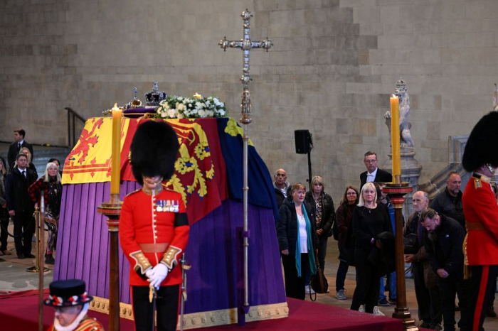 Biden to pay tribute to Queen Elizabeth lying in state