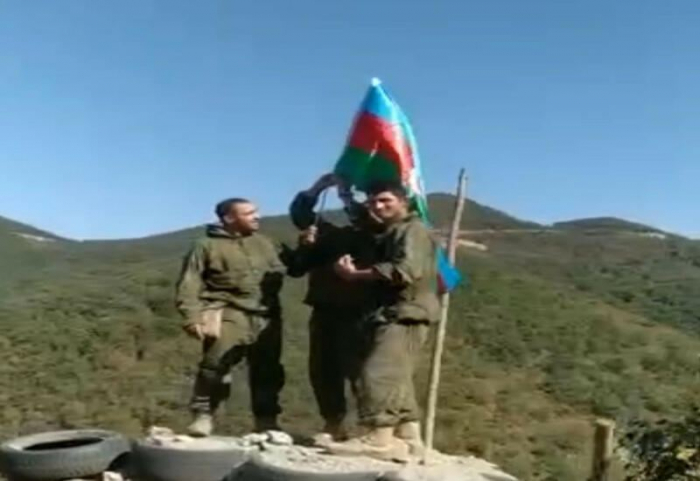  Aserbaidschanische Flagge wird auf einer anderen strategischen Höhe gehisst - VIDEO 