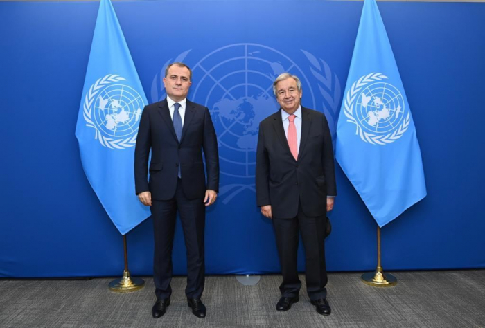   Dscheyhun Bayramov trifft sich mit UN-Generalsekretär  