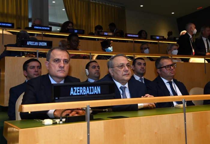   Aserbaidschanischer Außenminister nimmt an der Eröffnungszeremonie der 77. Tagung der UN-Generalversammlung teil  