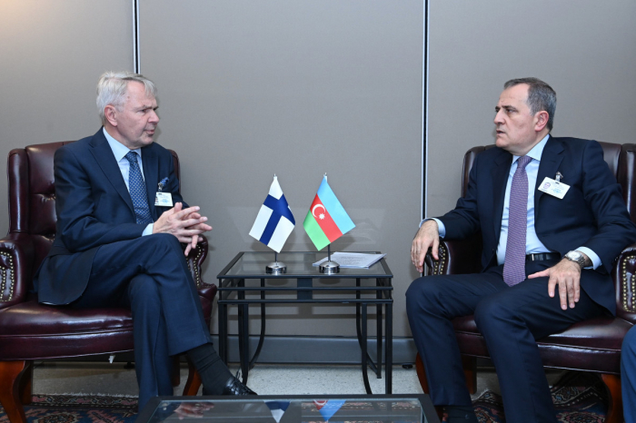  Le chef de la diplomatie azerbaïdjanaise rencontre son homologue finlandais 