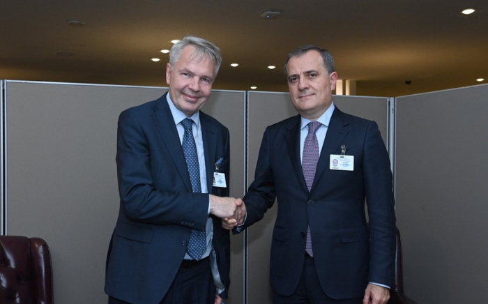   Außenminister von Aserbaidschan und Finnland treffen sich in New York  