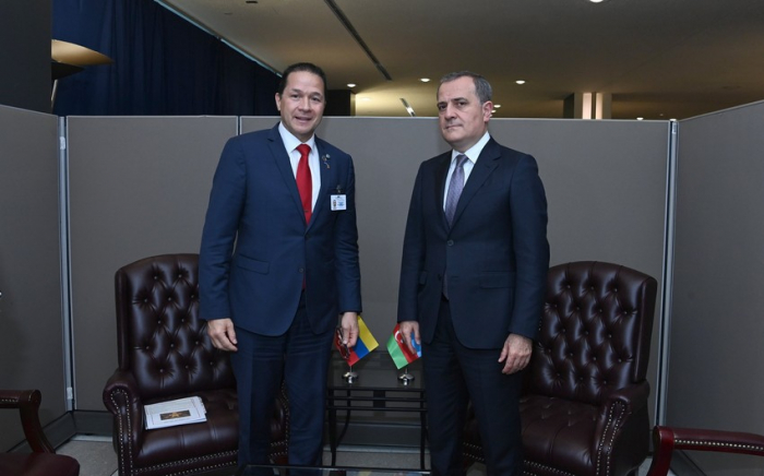 Los ministros de Asuntos Exteriores de Azerbaiyán y Venezuela discuten relaciones bilaterales
