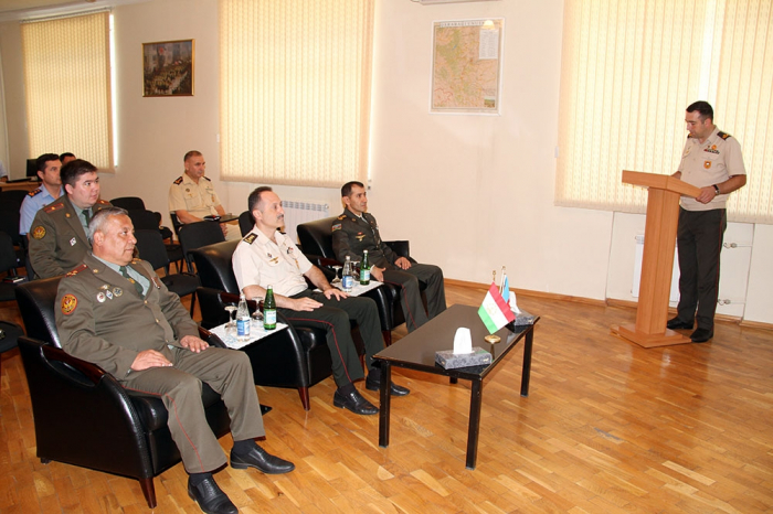   Tadschikische Delegation besucht das nach Heydar Aliyev benannte Militärinstitut  