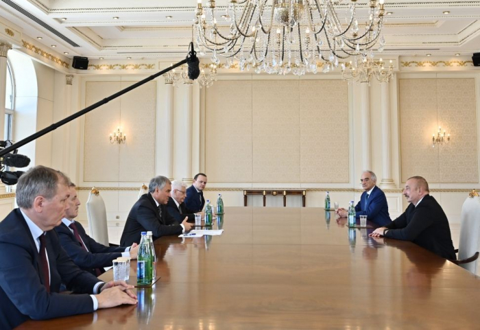   Präsident Ilham Aliyev trifft sich mit dem Vorsitzenden der russischen Staatsduma  