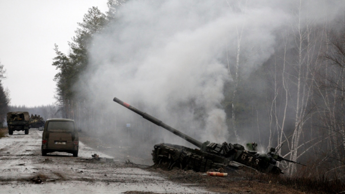   Russland  bombardierte einen Autokonvoi in der Ukraine,  tötete mindestens 25 Menschen und verletzte über 30 Menschen - FOTOS