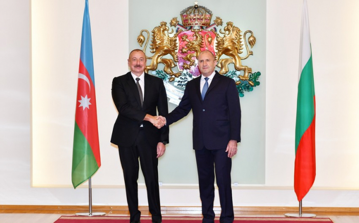   Presidentes de Azerbaiyán y Bulgaria sostienen reunión privada  