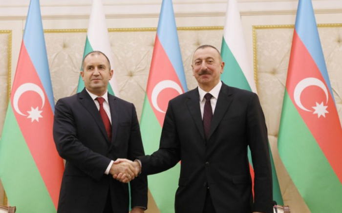   Ilham Aliyev y Rumen Radev hacen declaraciones a la prensa  