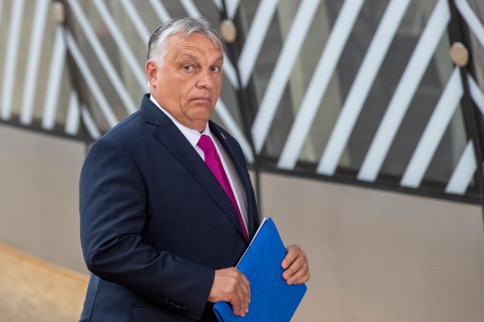       Orban:    "Rusiyaya qarşı 11 min sanksiya Avropanı diz çökdürə bilər"   