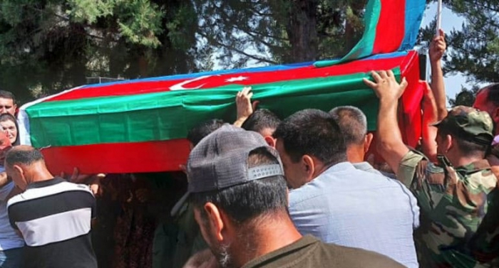 Şəhid gizir Kürdəmirdə torpağa tapşırıldı
Şəhid gizir Kürdəmirdə torpağa tapşırıldı