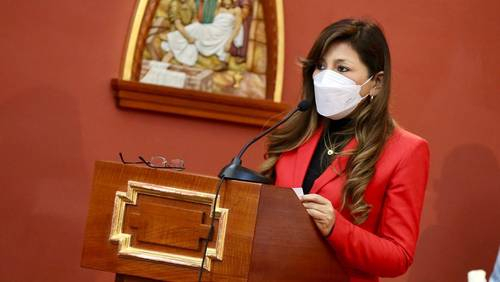 Destituyen a Lady Camones, presidenta del Congreso peruano