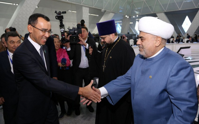    Şeyx din liderlərinin VII Qurultayında iştirak edib     
