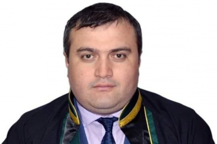    Vəkil Elçin Sadıqov ev dustaqlığına buraxılıb     
