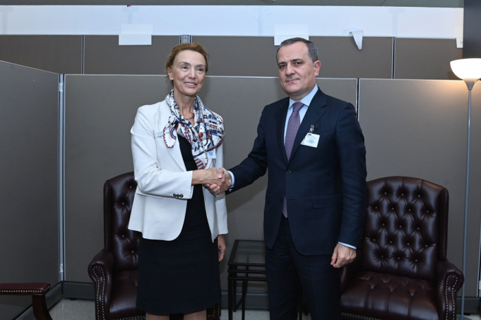  Le chef de la diplomatie azerbaïdjanaise rencontre la secrétaire général du Conseil de l