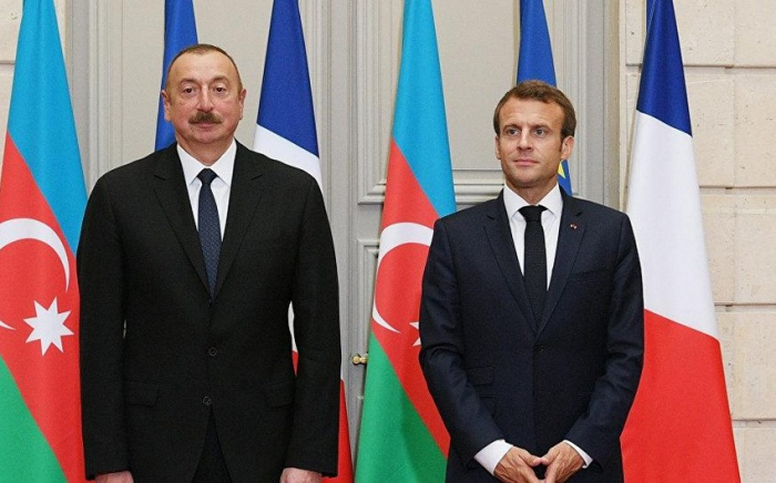  Tensions à la frontière arméno-azerbaïdjanaise: Macron se dit prêt à échanger avec le président Ilham Aliyev 