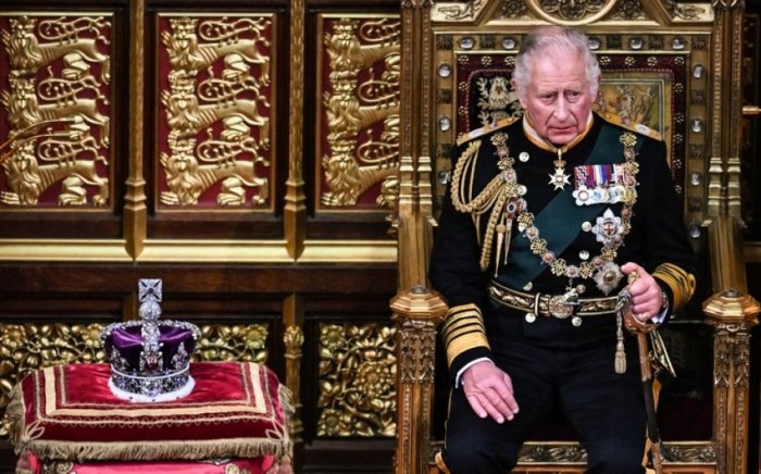 III Çarlz rəsmi şəkildə Britaniya Kralı oldu