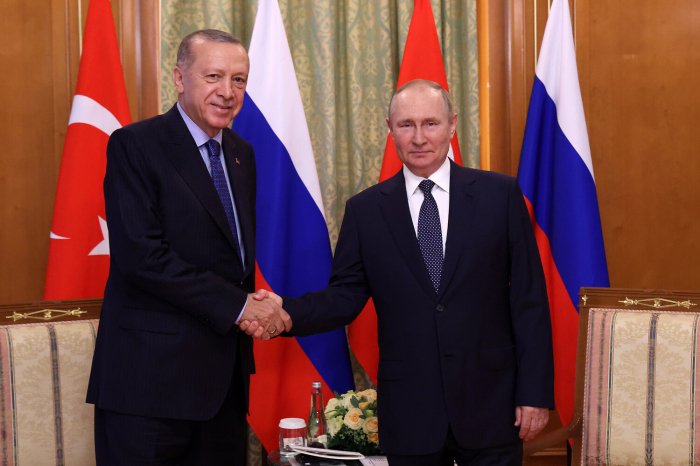    Ərdoğan Putinlə Zelenskini görüşdürmək istəyir     
