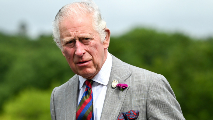  Carlos de Gales hereda inmediatamente el trono del Reino Unido  