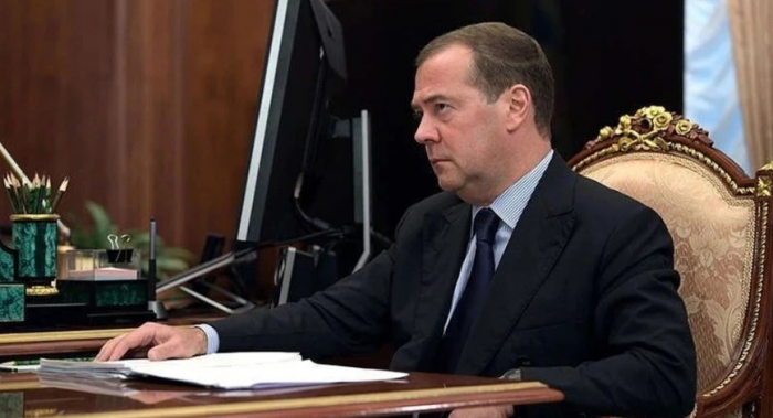       Medvedevdən generala cavab:   "Axmaqların bizi qorxutmasına ehtiyac yoxdur"   