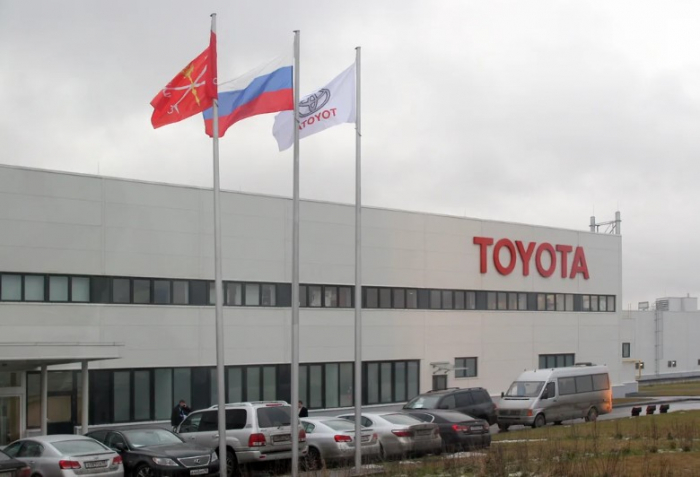   Toyota Rusiyadakı zavodunu bağlayır   