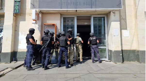  Gürcüstanda banka hücum edən saxlanılıb: Girovlar azad edilib -  VİDEO +  YENİLƏNİB  