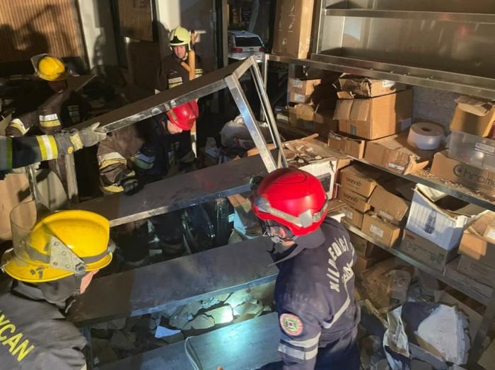 Prokuror gecə klubundakı partlayışa görə təqsirləndirilənlərə 18 il cəza istədi
Prokuror gecə klubundakı partlayışa görə təqsirləndirilənlərə 18 il cəza istədi