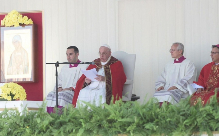   Le pape François appelle tout le monde à prier pour la paix entre l