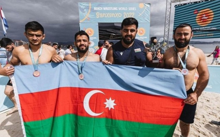 Luchador azerbaiyano de playa se convierte en el campeón del mundo